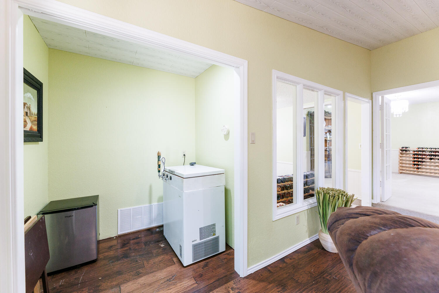 3713 95th Street Lubbock, TX 79423 - Photo 33 of 70 a living room with furniture and a window