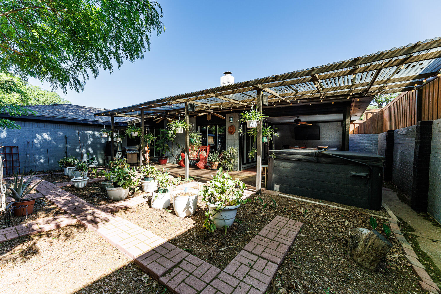 3713 95th Street Lubbock, TX 79423 - Photo 68 of 70 a view of a chairs and tables in patio