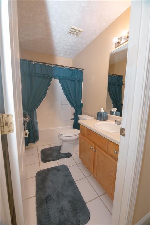 1200 Breckinridge Trail Winder, GA 30680 - Photo 25 of 37 a bathroom with a sink and mirror