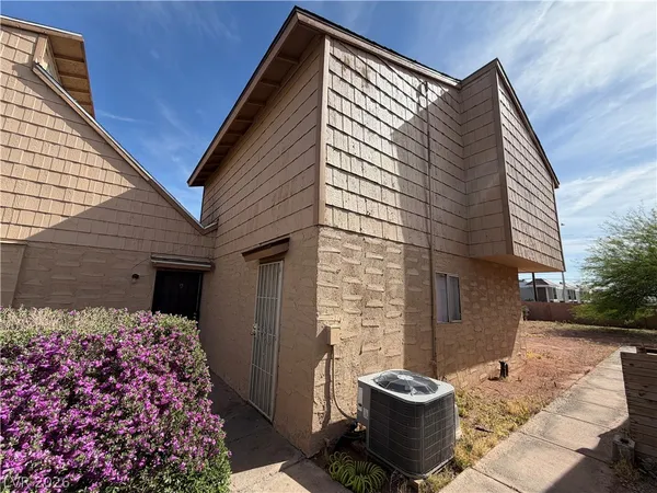 $1,290 | 5188 Garden Lane, Unit B, Las Vegas, NV 89119