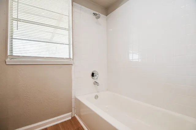 $1,700 | 919 Forest Oaks Drive, Houston, TX 77017