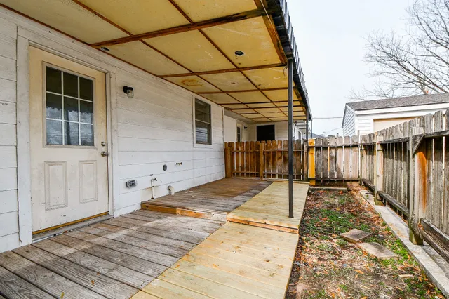 $1,700 | 919 Forest Oaks Drive, Houston, TX 77017