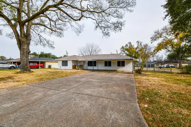 $1,700 | 919 Forest Oaks Drive, Houston, TX 77017