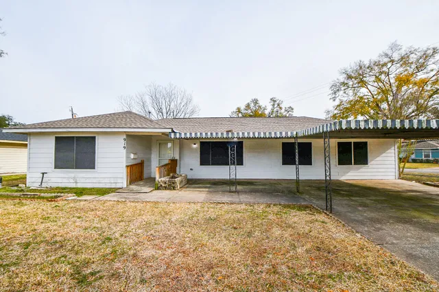 $1,700 | 919 Forest Oaks Drive, Houston, TX 77017