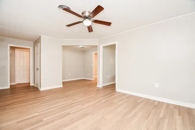 $1,700 | 919 Forest Oaks Drive, Houston, TX 77017