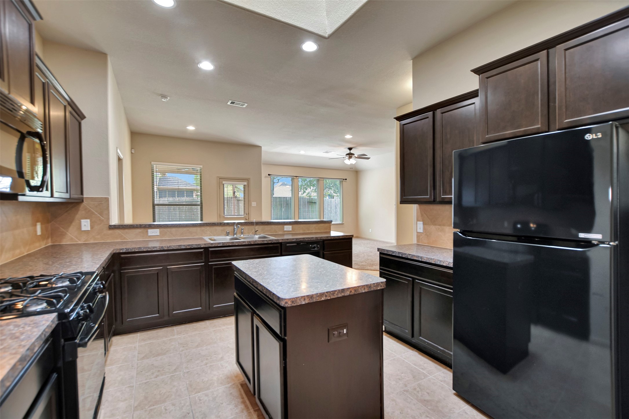11413 West Woodmark Conroe, TX 77304 - Photo 12 of 40