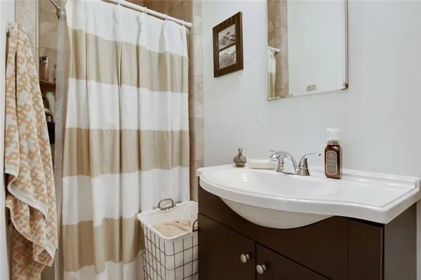 $1,000 | 4833 Coliseum Street, Unit B, New Orleans, LA 70115