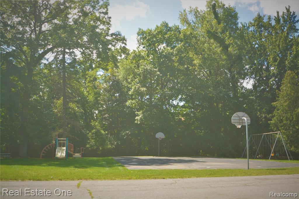 1387 Paddle Wheel Lane Rochester, MI 48306 - Photo 3 of 23