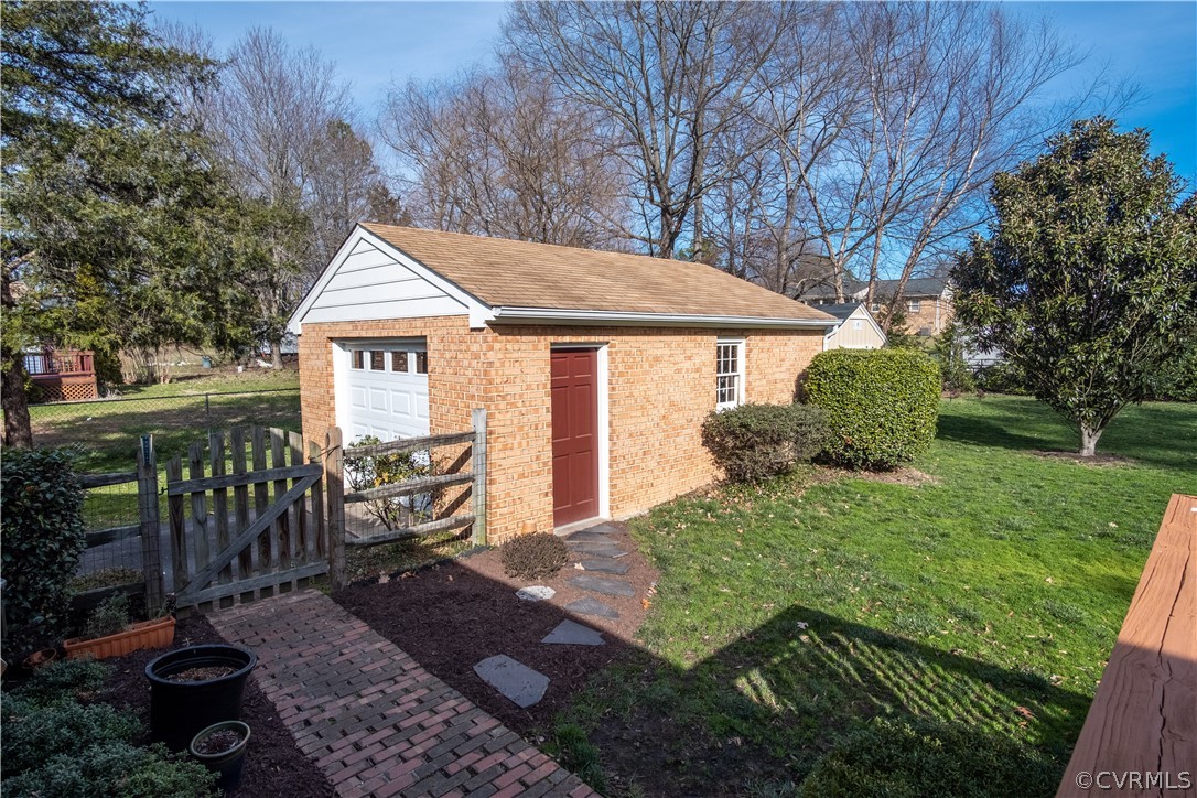 11500 Davelayne Road Midlothian, VA 23112 - Photo 20 of 23 a front view of a house with garden