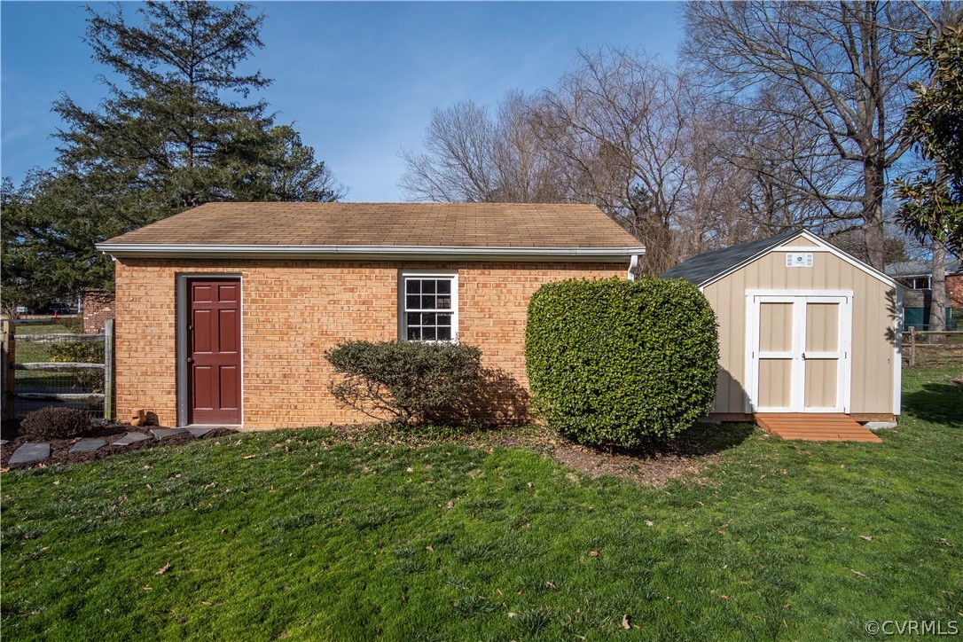 11500 Davelayne Road Midlothian, VA 23112 - Photo 22 of 23 a front view of a house with a garden