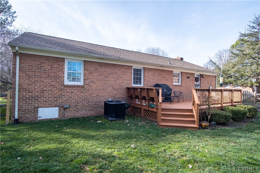 11500 Davelayne Road Midlothian, VA 23112 - Photo 23 of 23 a front view of a house with garden