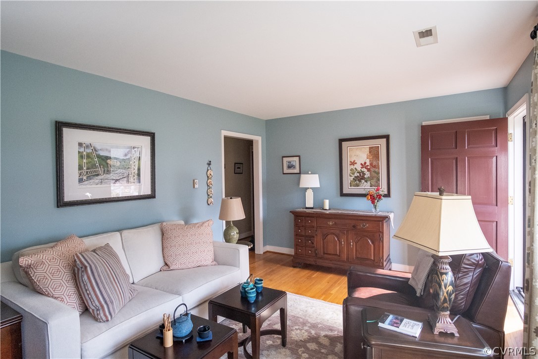 11500 Davelayne Road Midlothian, VA 23112 - Photo 5 of 23 a living room with furniture and a window