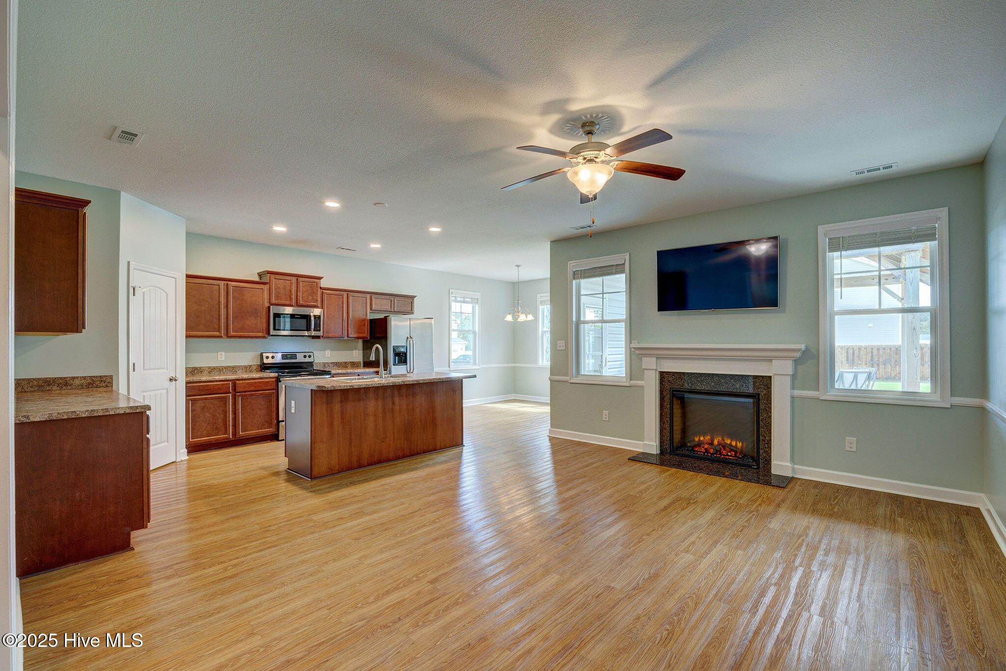 604 Winfall Drive Holly Ridge, NC 28445 - Photo 4 of 55 604WinfallDrive(32)