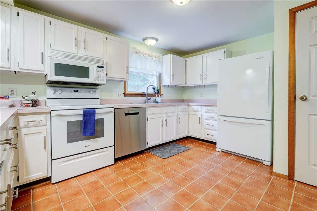 1596 Waterford Road Walworth, NY 14568 - Photo 15 of 34