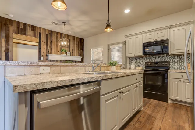 $259,000 | 7902 Avenue L, Lubbock, TX 79423