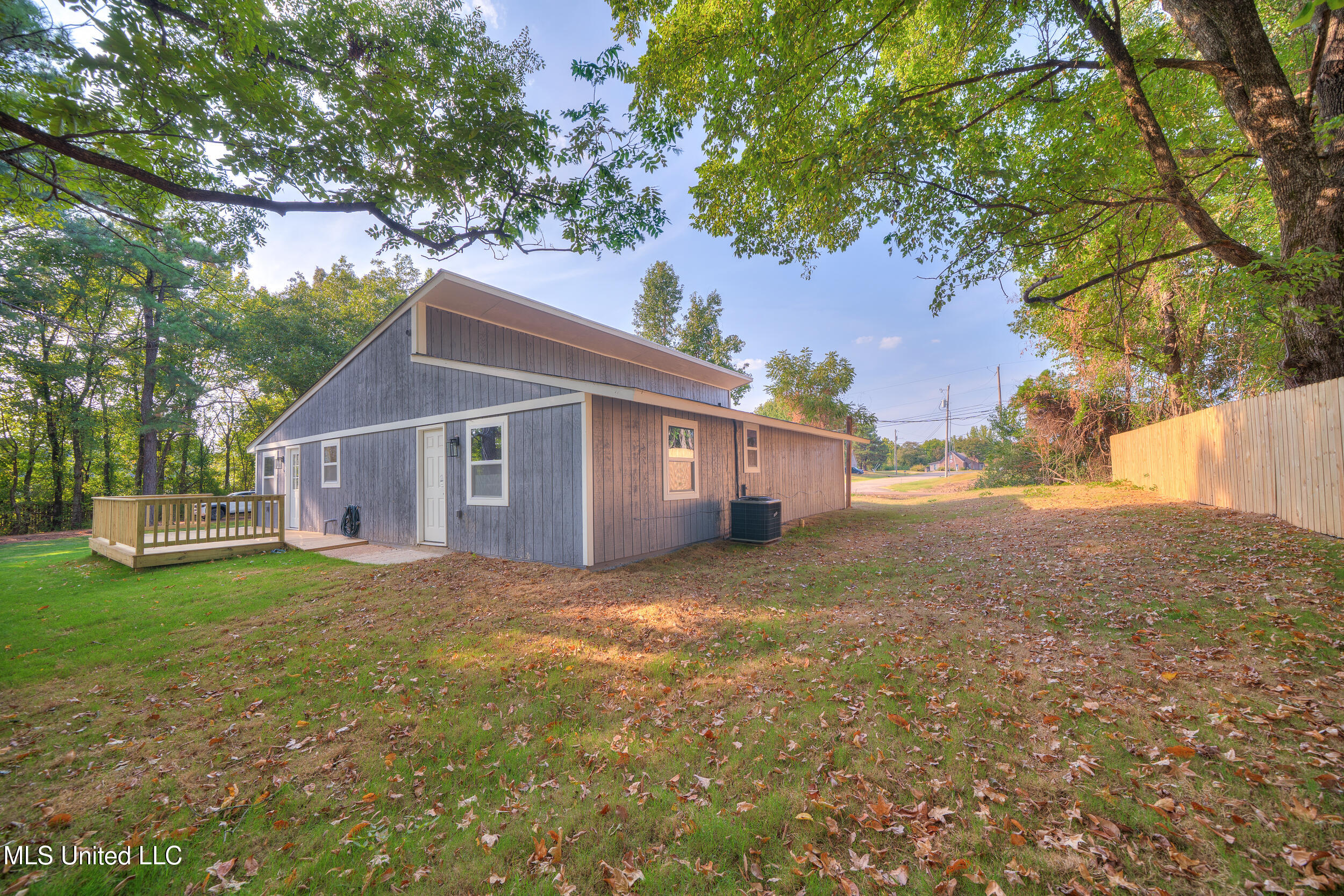 2835 Plum Point Road Southaven, MS 38672 - Photo 4 of 13 Backyard
