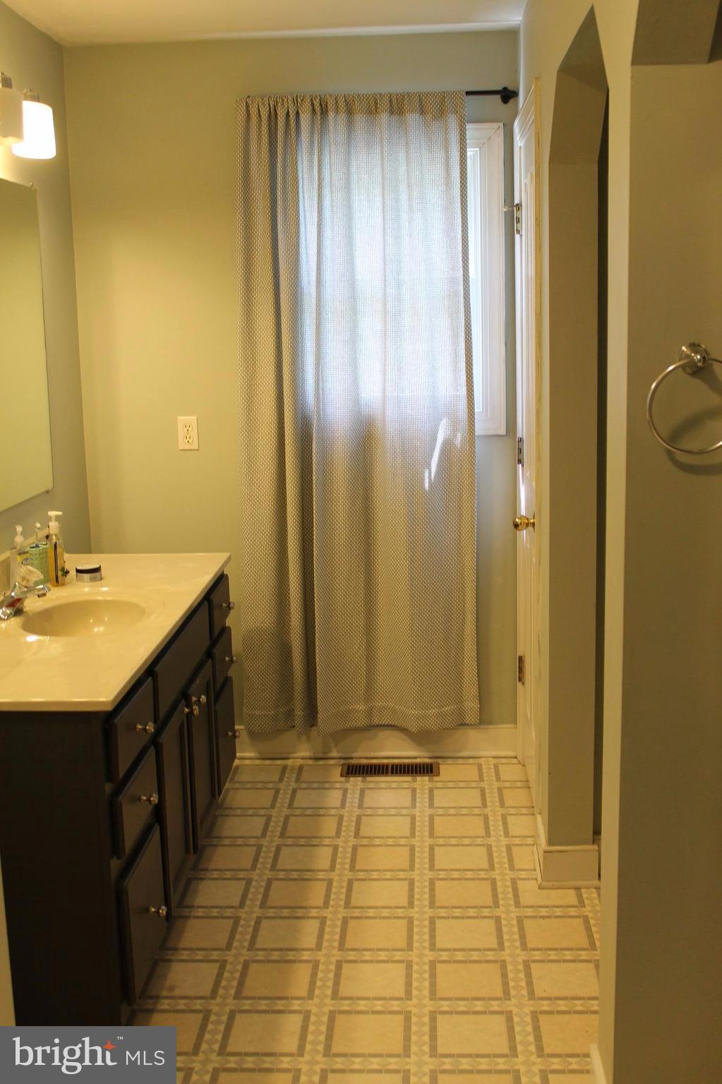 33390 Parker Road Locust Grove, VA 22508 - Photo 12 of 28 Bath (Master)