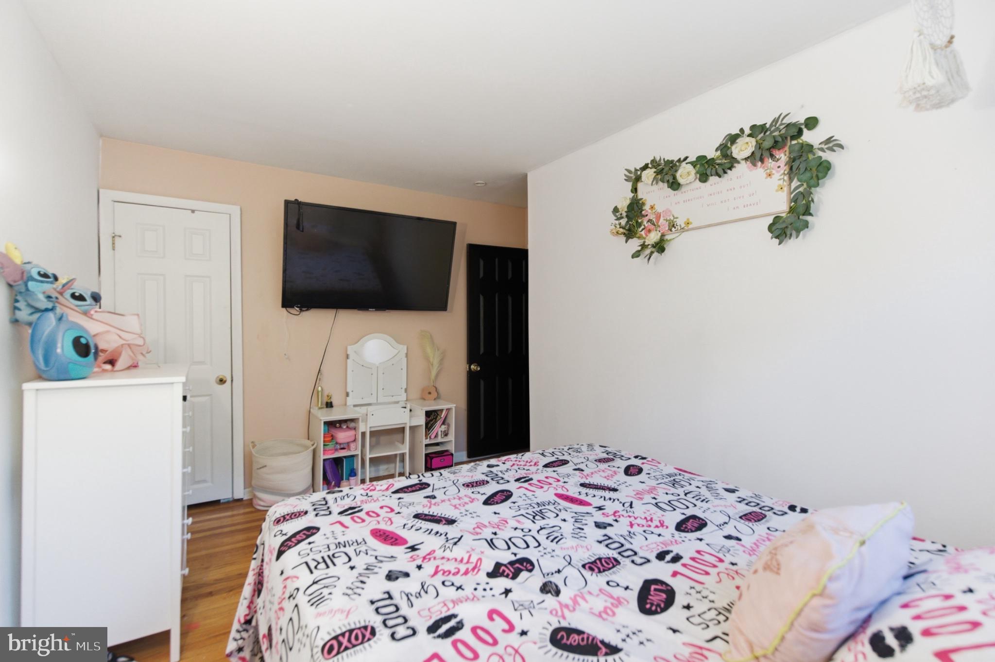 3602 Academy Road Philadelphia, PA 19154 - Photo 16 of 25 Charming bedroom with vibrant decor.