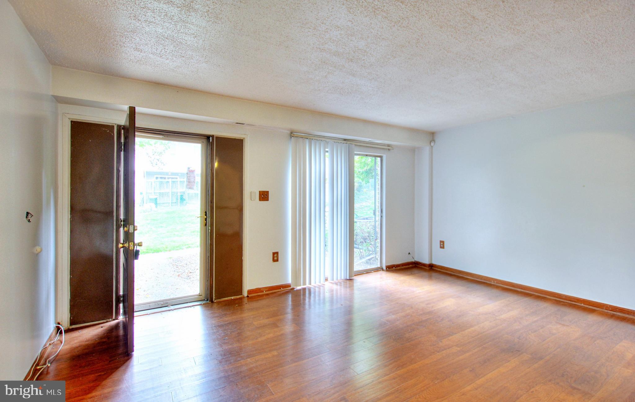 14414 Taos Court, Unit 5DE Silver Spring, MD 20906 - Photo 2 of 20 Living room