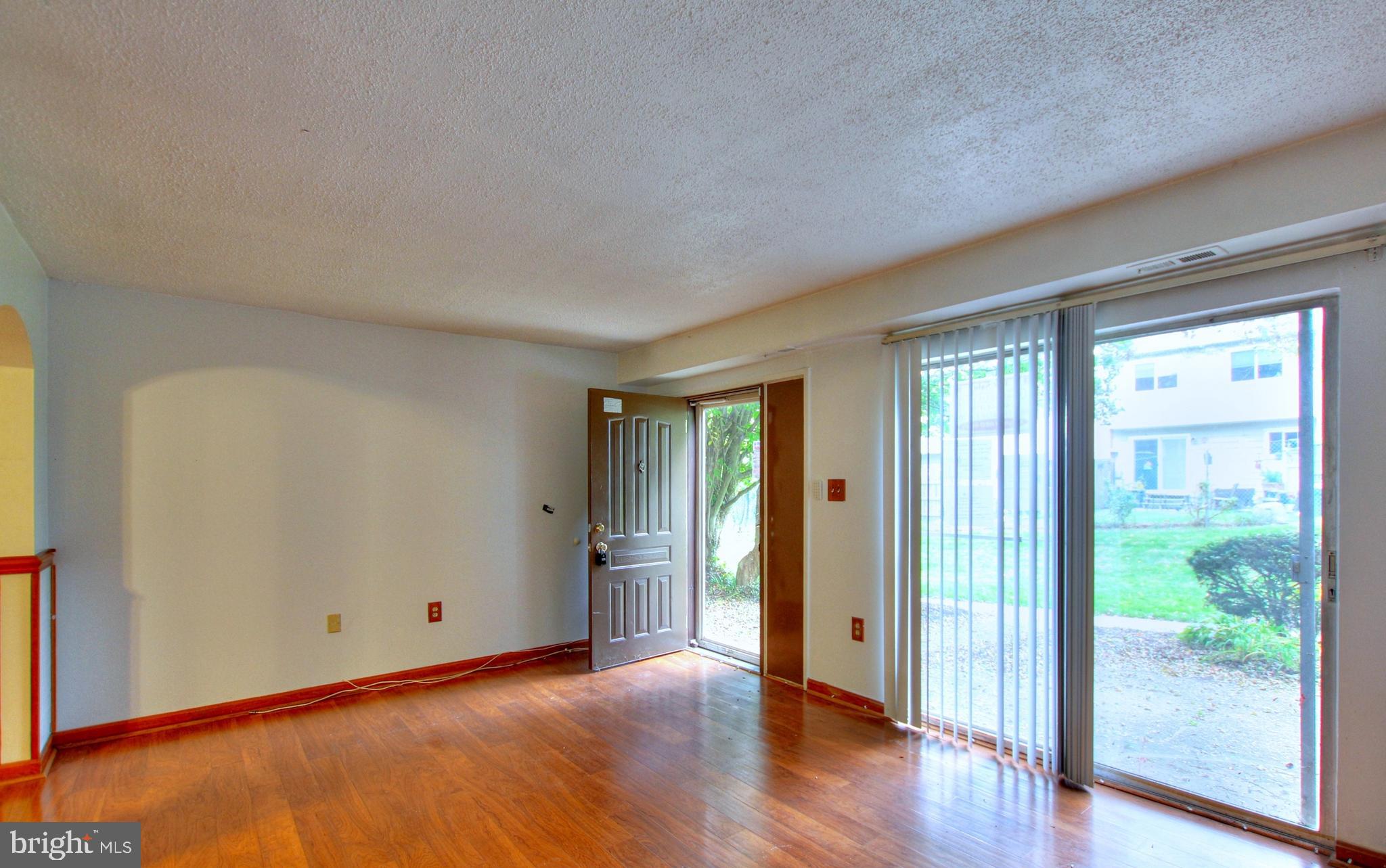 14414 Taos Court, Unit 5DE Silver Spring, MD 20906 - Photo 3 of 20 Living room