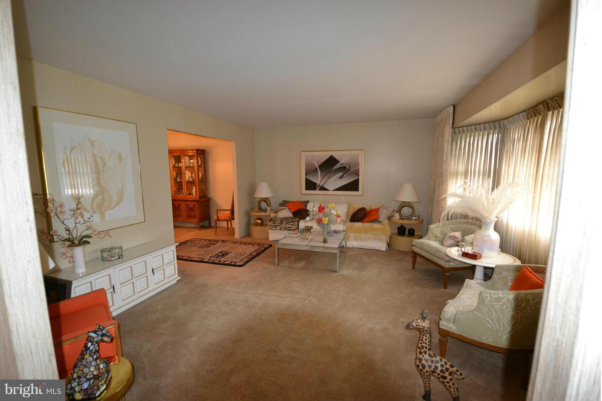2514 Farringdon Road Baltimore, MD 21209 - Photo 2 of 22 Living Room