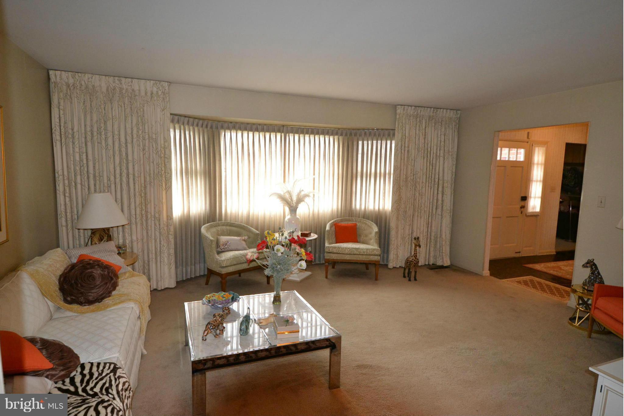 2514 Farringdon Road Baltimore, MD 21209 - Photo 3 of 22 Living Room #2