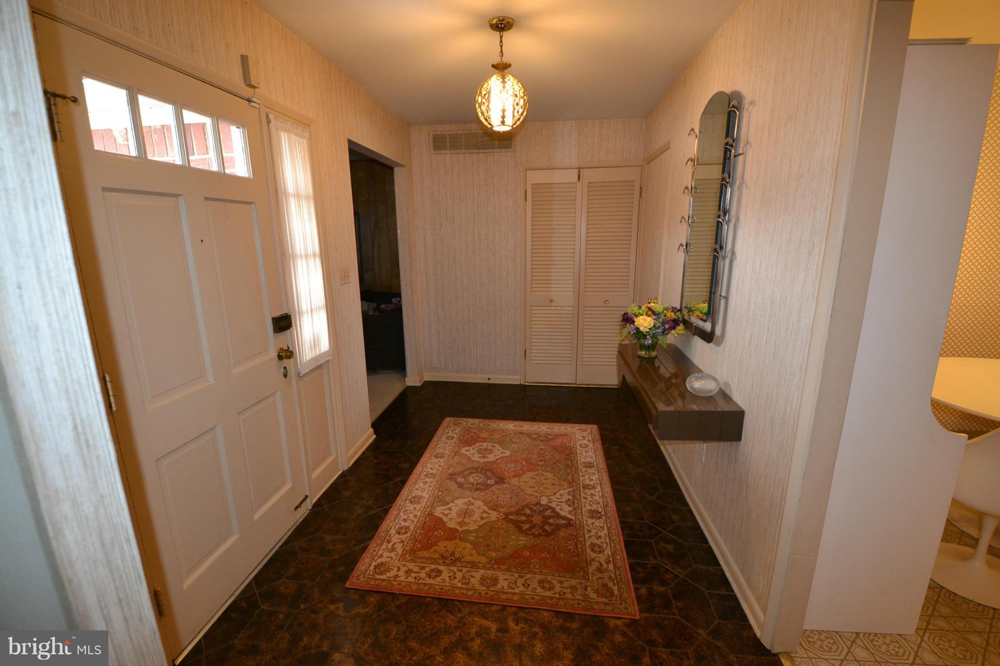 2514 Farringdon Road Baltimore, MD 21209 - Photo 5 of 22 Entry Foyer