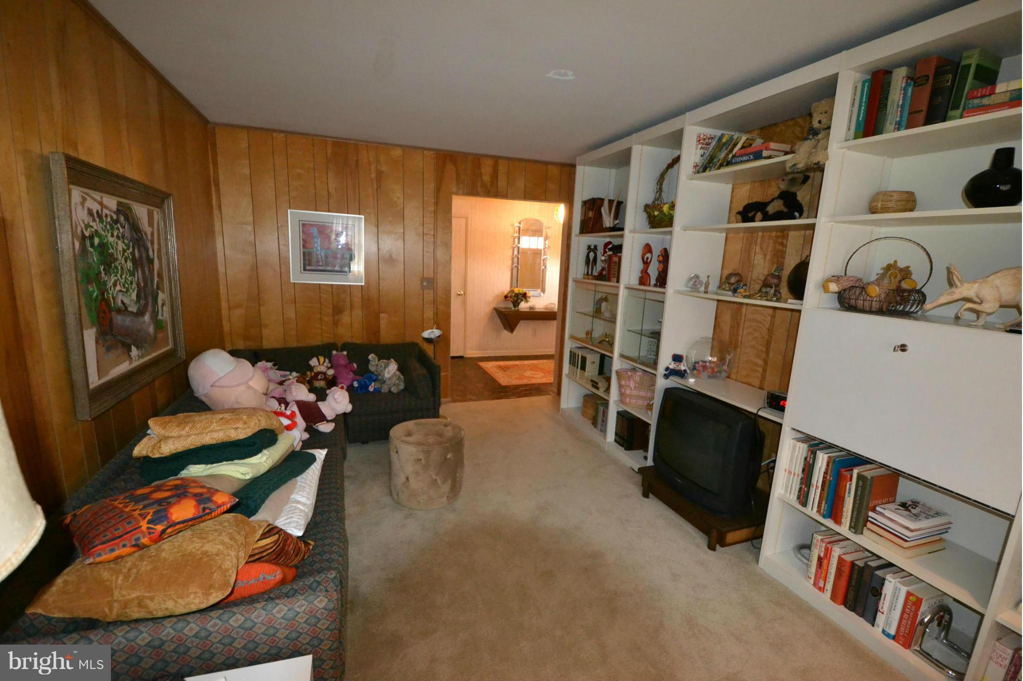 2514 Farringdon Road Baltimore, MD 21209 - Photo 6 of 22 Family Room
