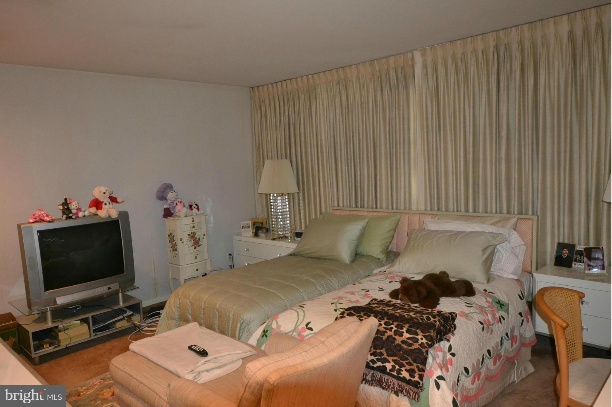 2514 Farringdon Road Baltimore, MD 21209 - Photo 7 of 22 Bedroom (Master)