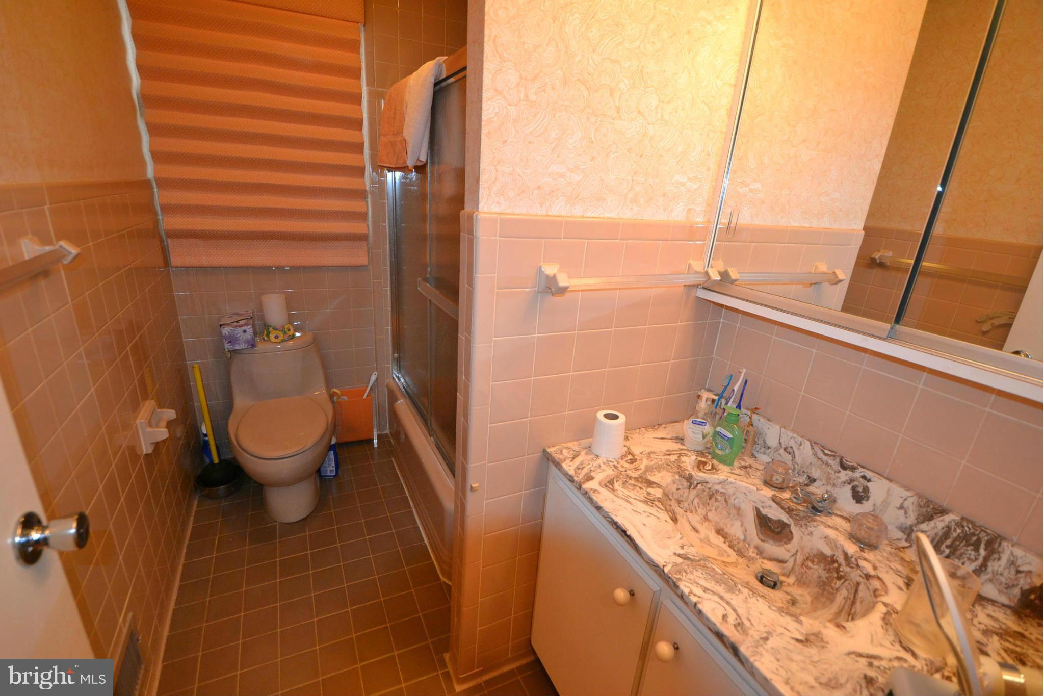 2514 Farringdon Road Baltimore, MD 21209 - Photo 8 of 22 Bath (Master)