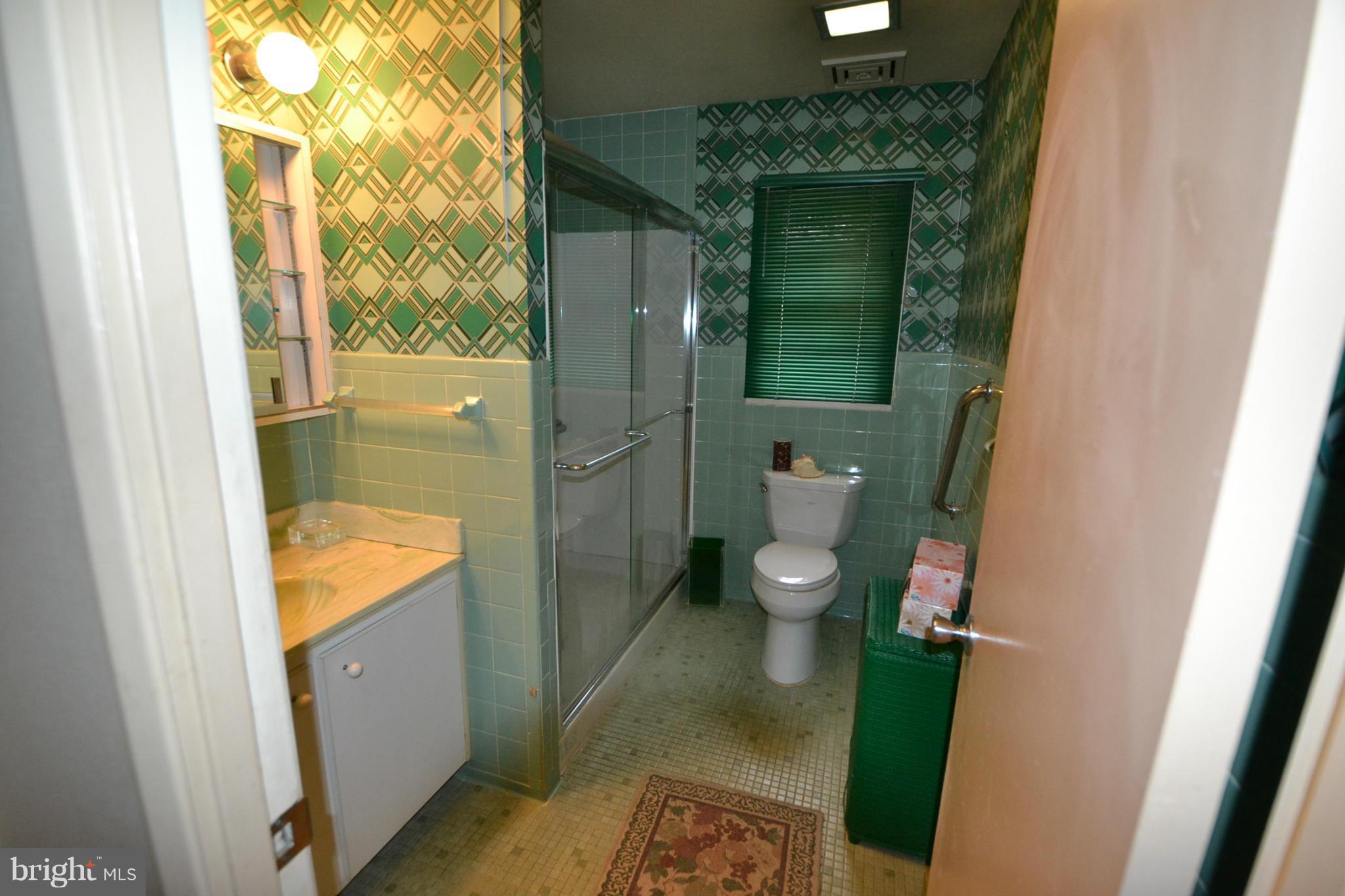 2514 Farringdon Road Baltimore, MD 21209 - Photo 10 of 22 Hall Bath