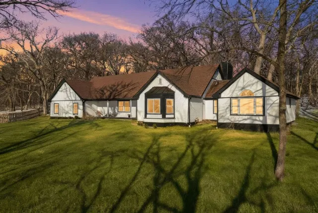 $845,000 | 40W412 Winchester Way, St. Charles, IL 60175