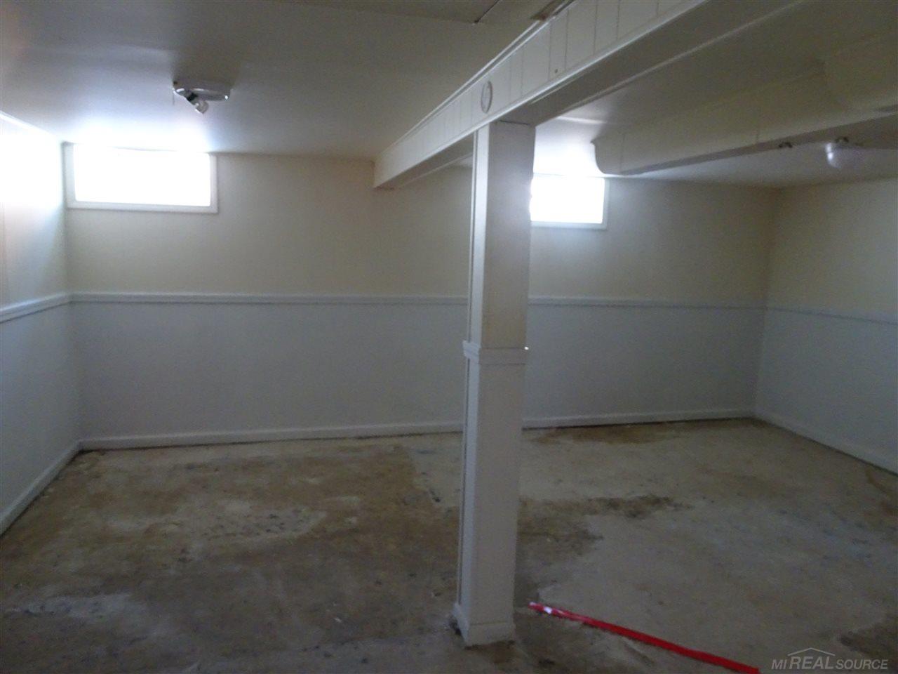 23007 David Eastpointe, MI 48021 - Photo 12 of 12 31312664-11.JPG