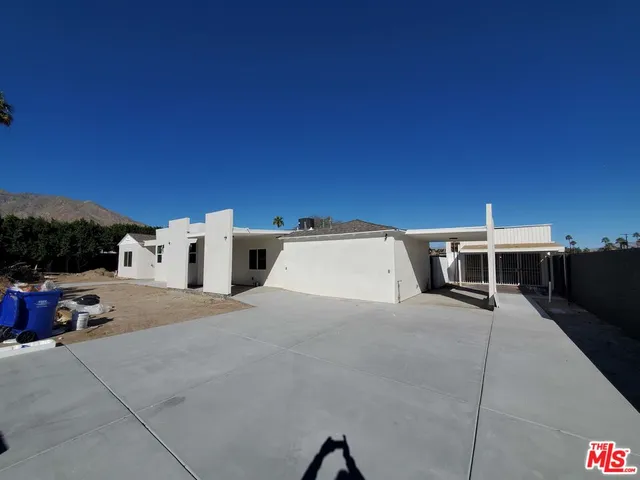 a view of a house with a garage