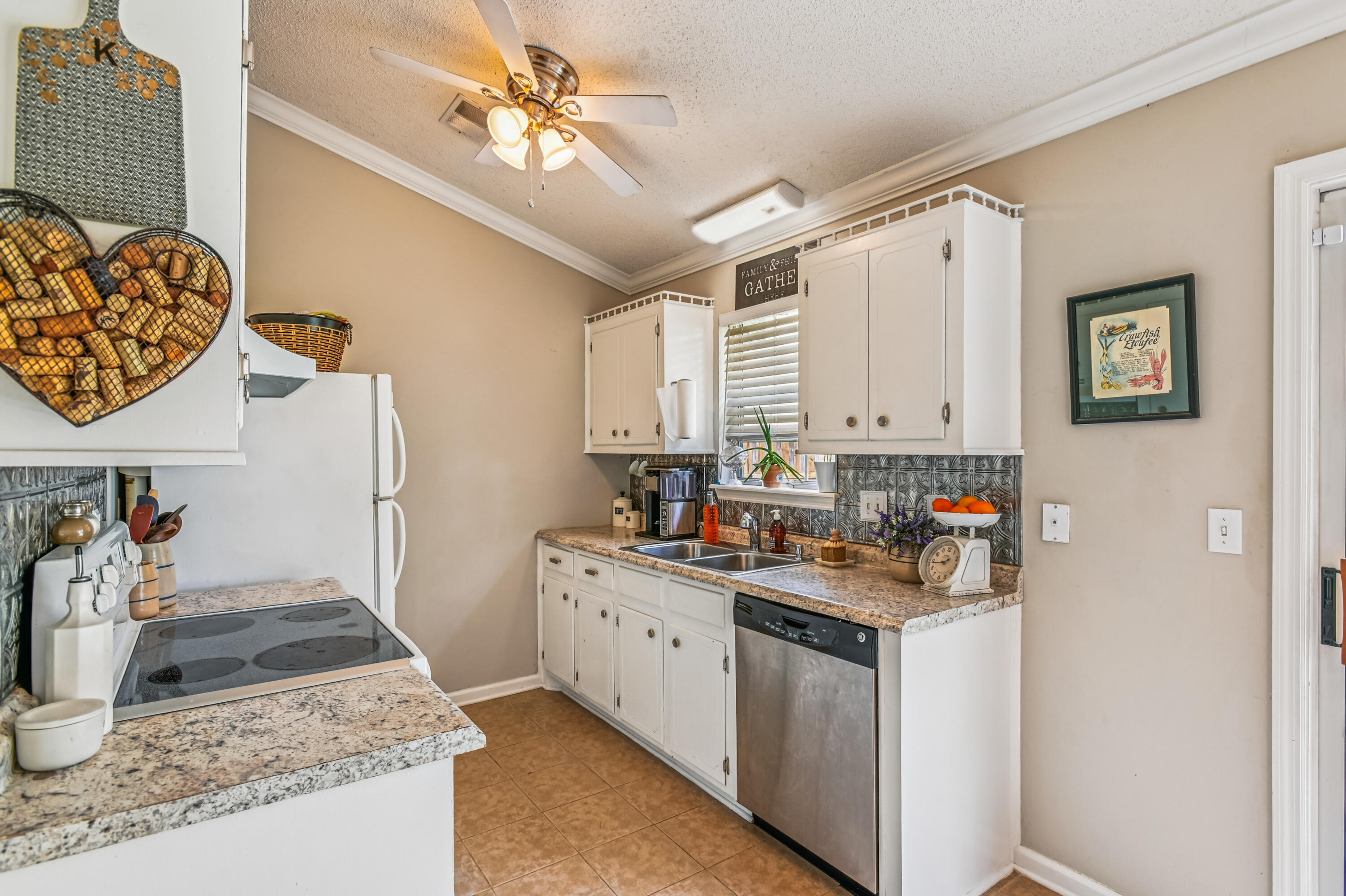 116 Two Hitch Road Goose Creek, SC 29445 - Photo 17 of 42 interiors-kitchen-dsc0748