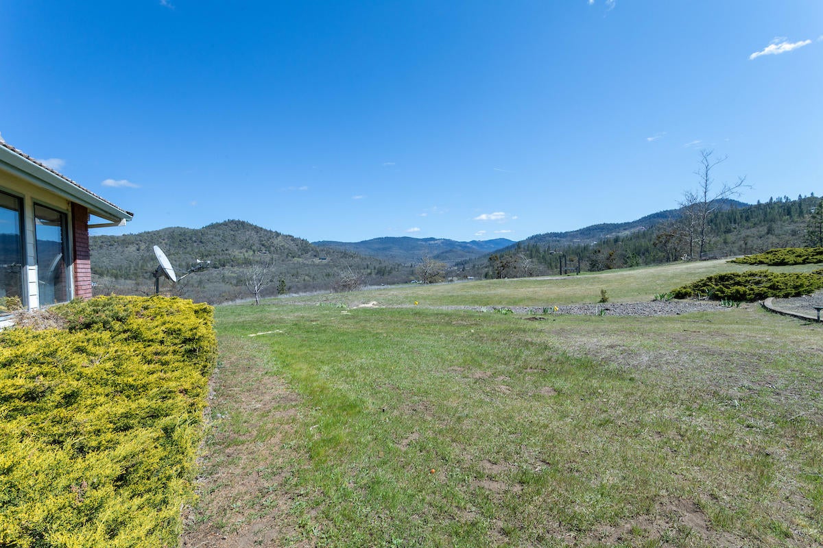 3990 East Antelope Road Eagle Point, OR 97524 - Photo 27 of 32 27