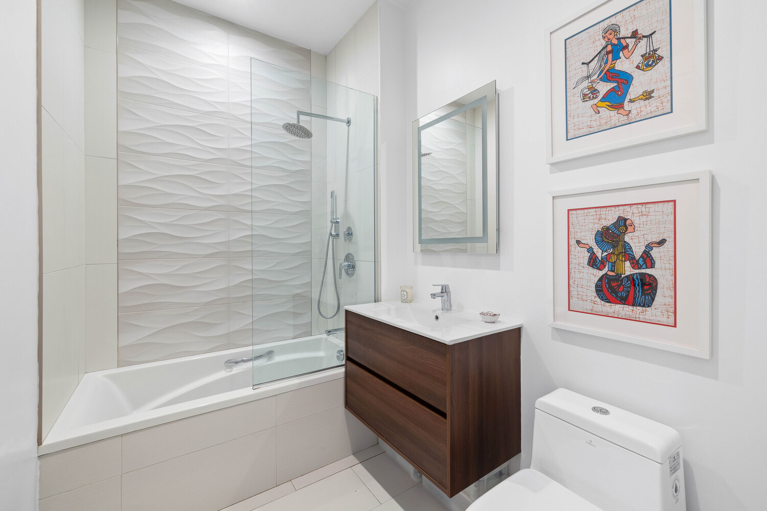 541 Henry Street, Unit D Brooklyn, NY 11231 - Photo 8 of 11 a bathroom with a toilet a sink and tub