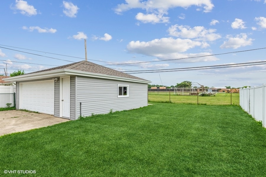 3914 153rd Street Midlothian, IL 60445 - Photo 16 of 17 a backyard of a house with lots of green space and outdoor seating