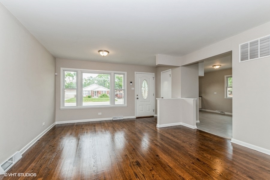 3914 153rd Street Midlothian, IL 60445 - Photo 4 of 17 an empty room with wooden floor and windows
