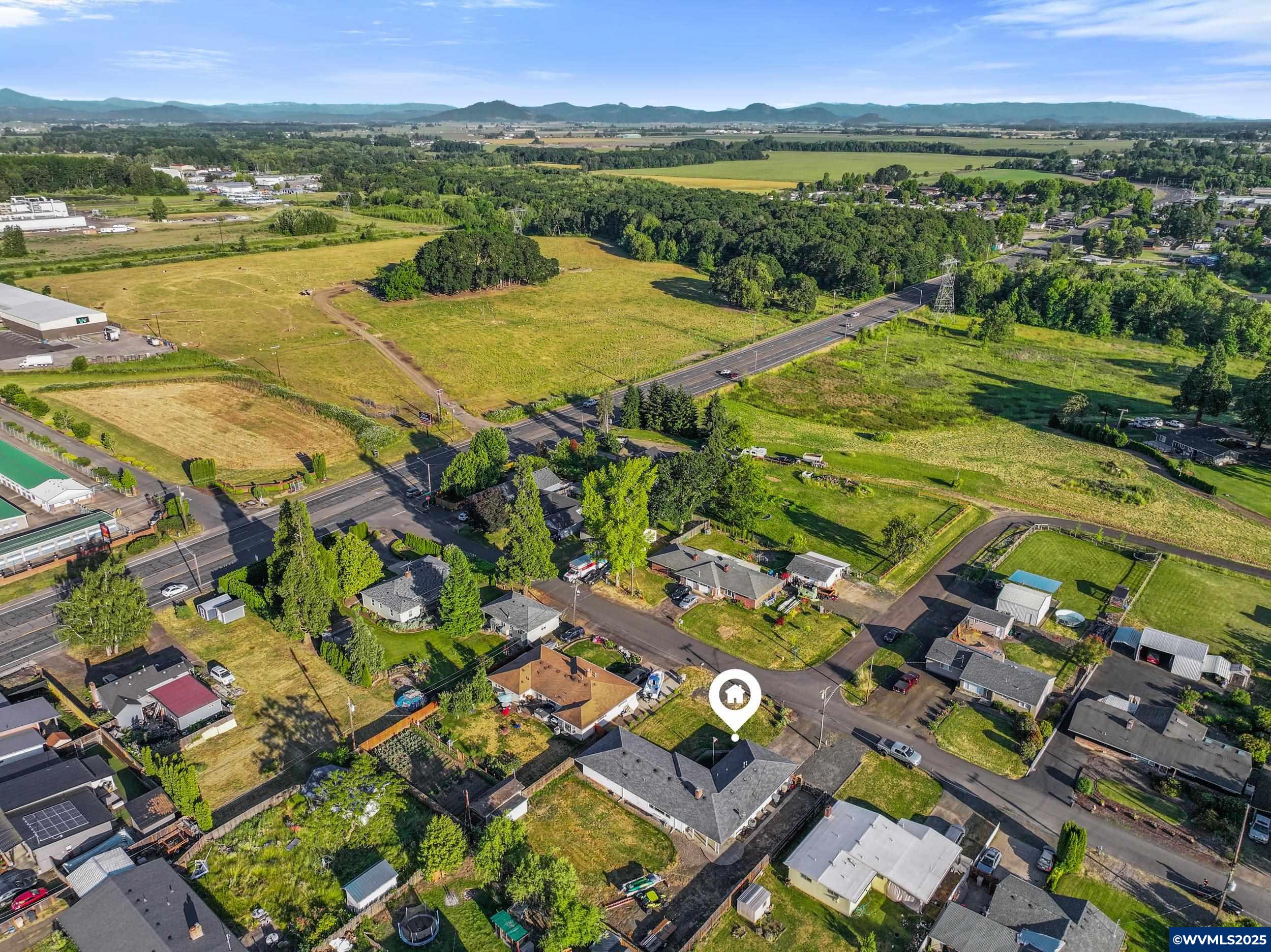 1023 37th Avenue Southwest Albany, OR 97321 - Photo 41 of 47 an aerial view of residential houses with outdoor space and river