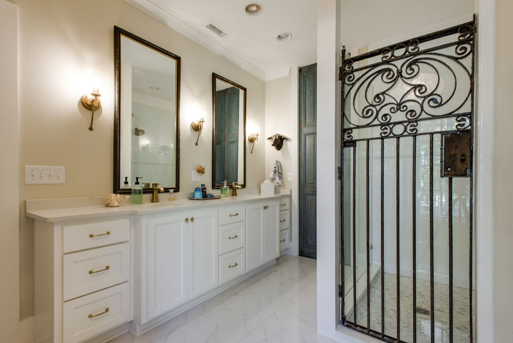 6230 Bresslyn Road Nashville, TN 37205 - Photo 31 of 53 a bathroom with a sink and a mirror