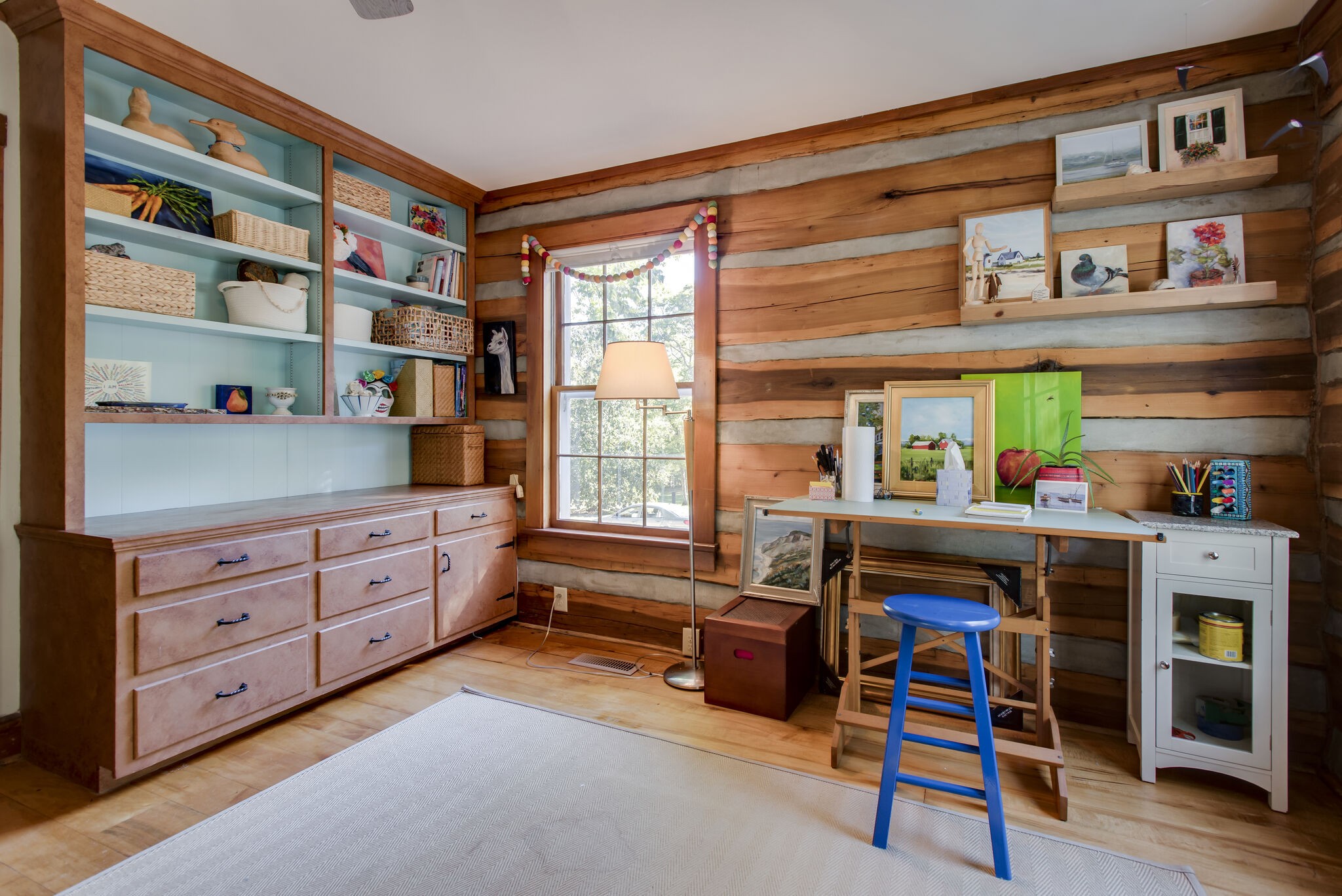 6230 Bresslyn Road Nashville, TN 37205 - Photo 36 of 53 a bed room with a bed and a book shelf