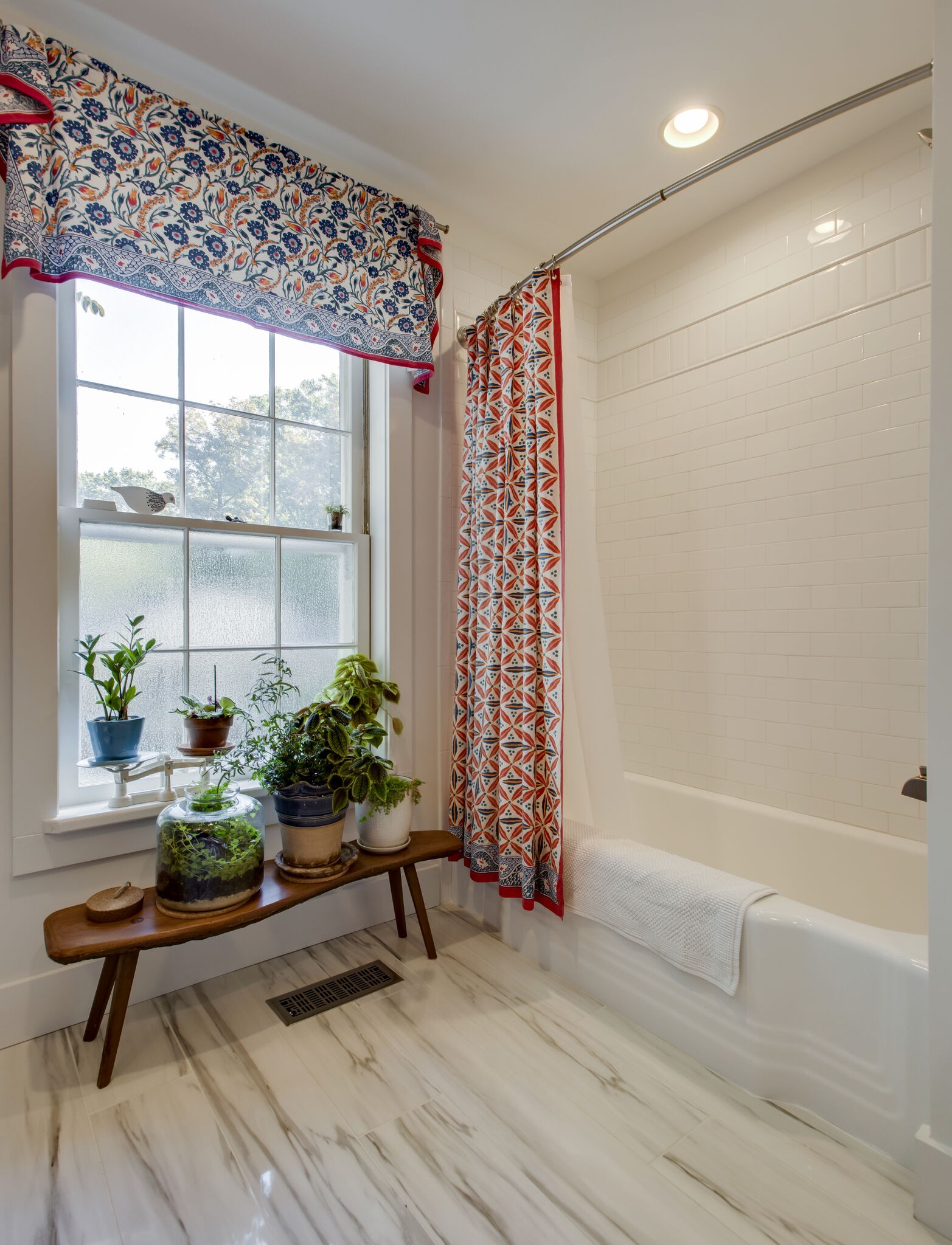 6230 Bresslyn Road Nashville, TN 37205 - Photo 39 of 53 a living room with furniture and a potted plant