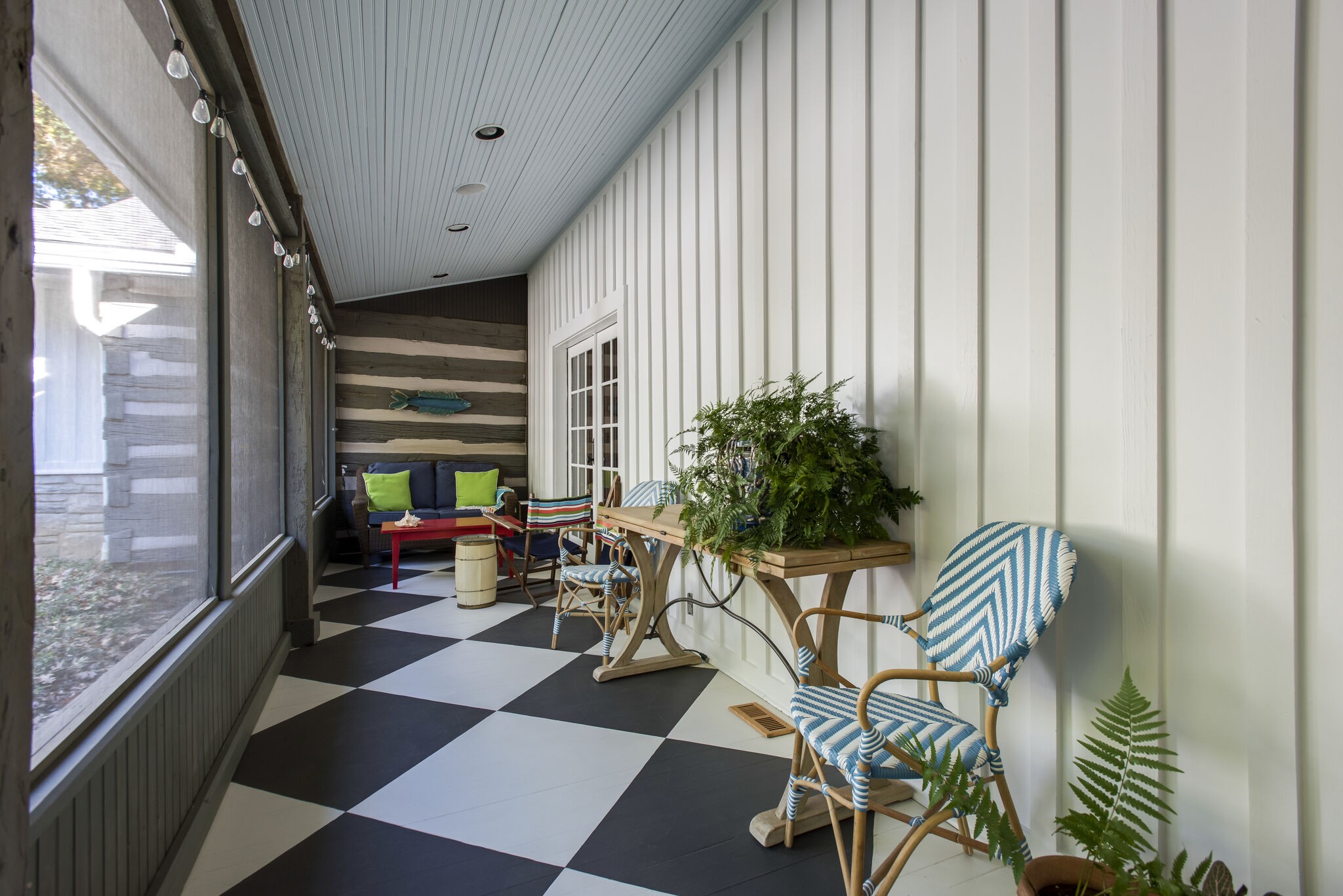 6230 Bresslyn Road Nashville, TN 37205 - Photo 44 of 53 a patio with table and chairs and potted plants