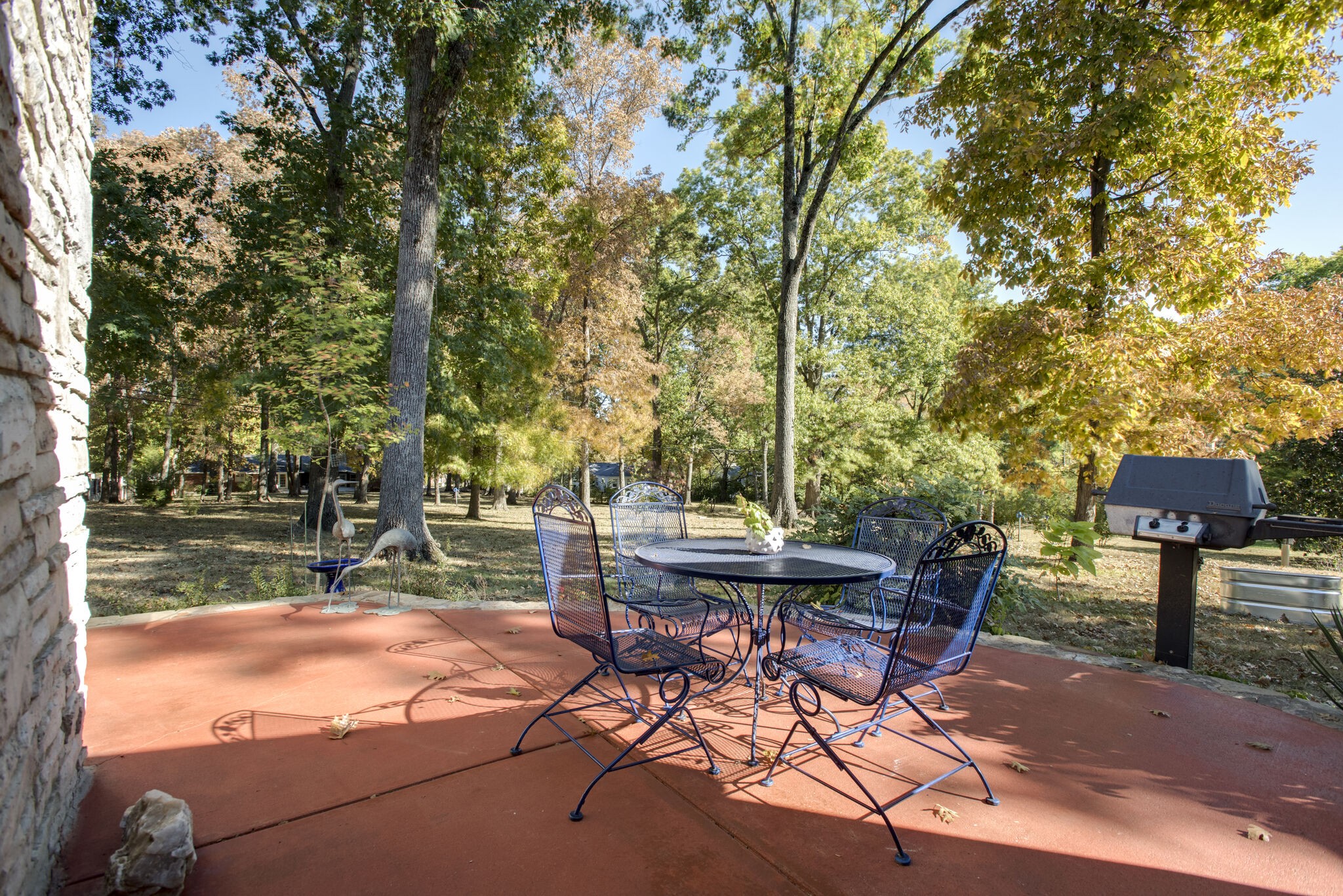 6230 Bresslyn Road Nashville, TN 37205 - Photo 47 of 53 a view of a backyard with sitting area