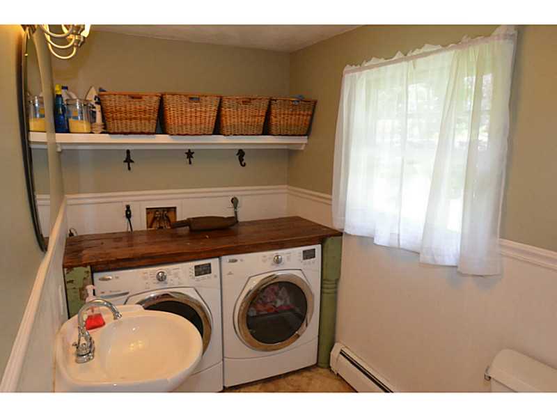 59 Overhill Road Warwick, RI 02818 - Photo 10 of 24 Bathroom.