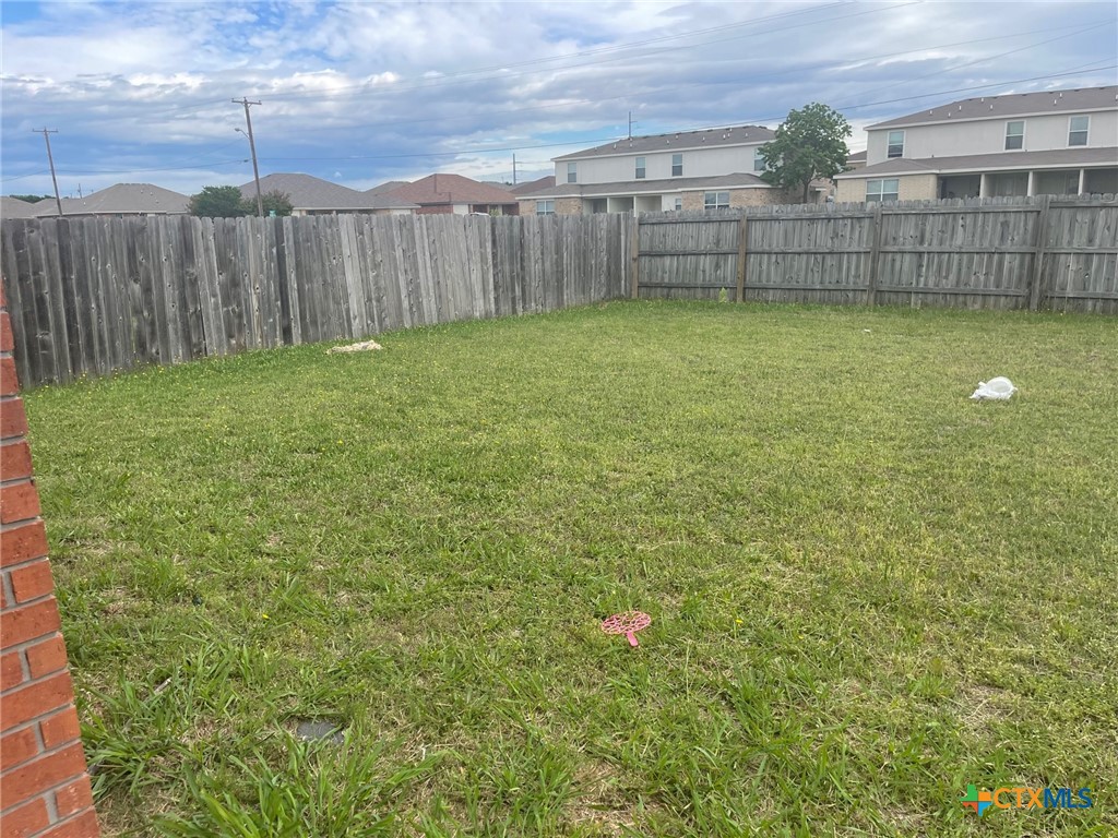 2712 Vernice Loop, Unit B Killeen, TX 76549 - Photo 24 of 30 a view of a backyard