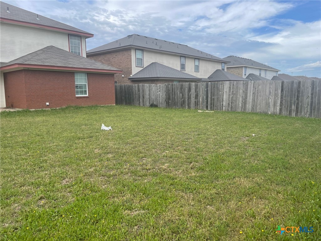 2712 Vernice Loop, Unit B Killeen, TX 76549 - Photo 26 of 30 a view of a backyard with a garden and wooden fence