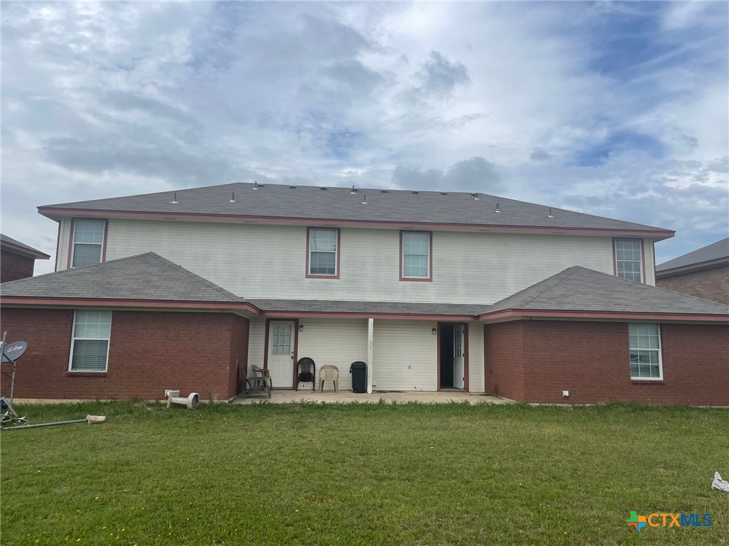2712 Vernice Loop, Unit B Killeen, TX 76549 - Photo 28 of 30 a front view of a house with a garden