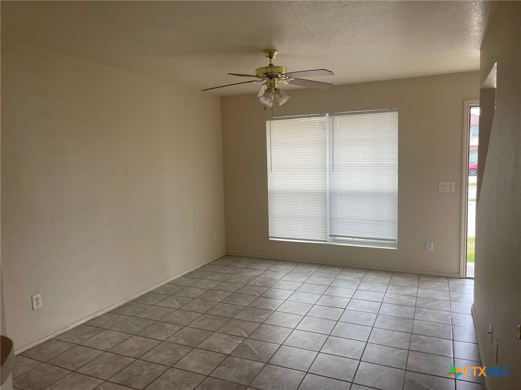 2712 Vernice Loop, Unit B Killeen, TX 76549 - Photo 9 of 30 an empty room with windows and fan